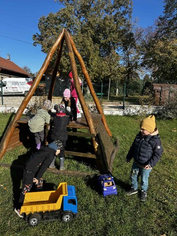 ef573584-aea1-4fb3-9e2a-f401dec41ad8